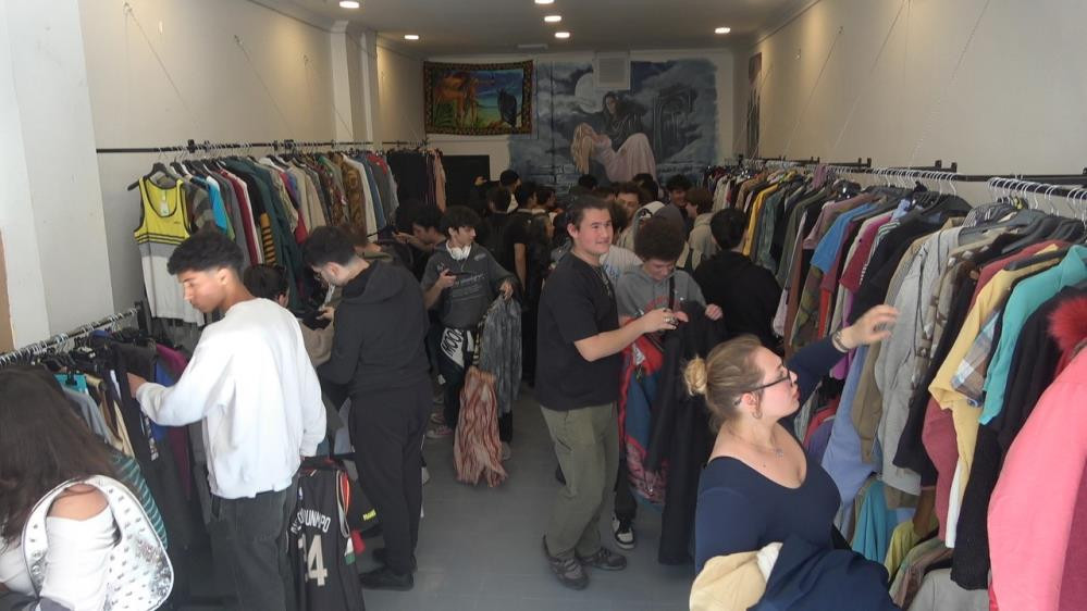  Her şey 200 liradan satılıyor