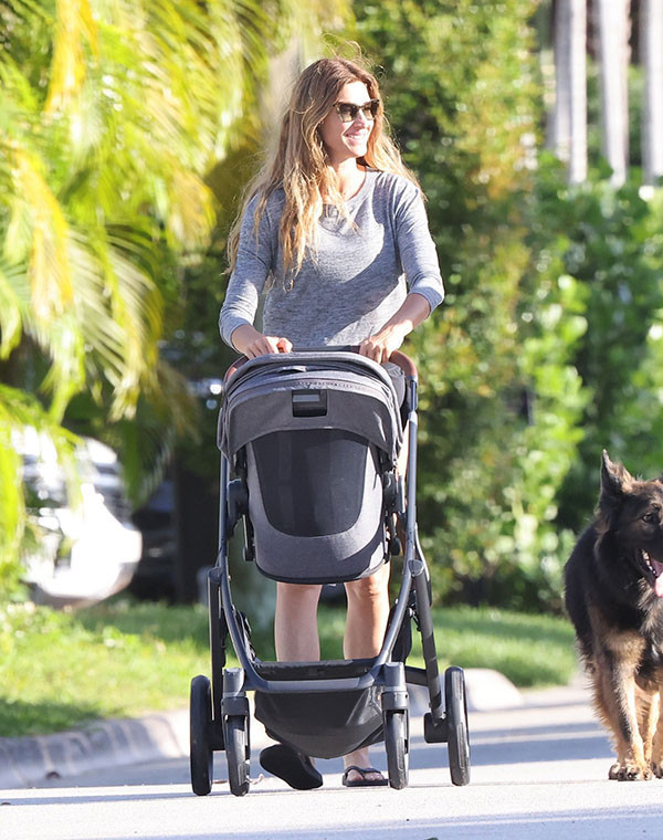 İhanet söylentilerinin gölgesinde genç aşkıyla gizlice evlenmişti… Şimdi mutluluktan yüzünde güller açıyor