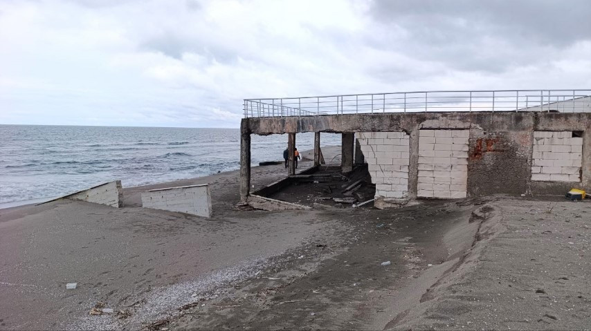 Denizdeki değişimden sonra villalar çöktü