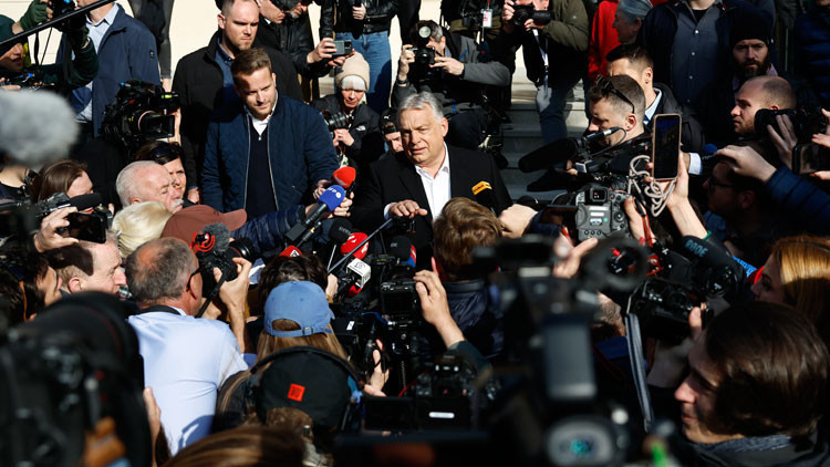 Macaristan'da bir dönem sona erdi! Viktor Orban seçimi kaybetti