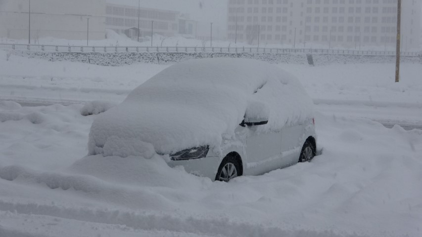 Nisan ayında kardan yollar kapandı Kentte 4 gündür aralıksız yağıyor