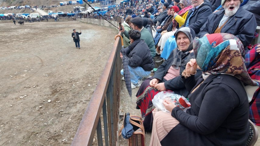 Binlerce kişi heyecanla izledi Binlerce kişi heyecanla izledi