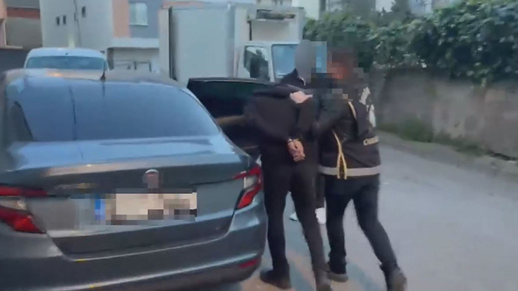 İstanbul'da silahlı suç örgütüne operasyon: 21 şüpheli tutuklandı