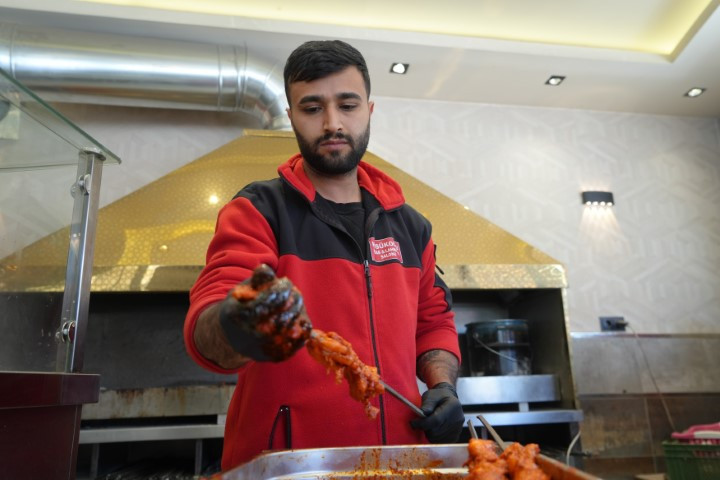  O çocuk kebap ustası oldu