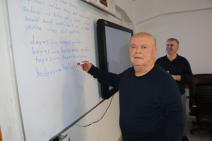  Gençliğinde yapamadığını 74 yaşında yapıyor