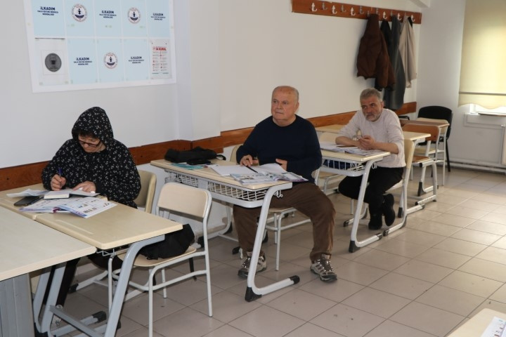  Gençliğinde yapamadığını 74 yaşında yapıyor