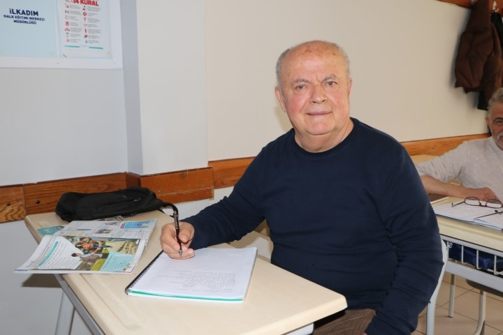  Gençliğinde yapamadığını 74 yaşında yapıyor