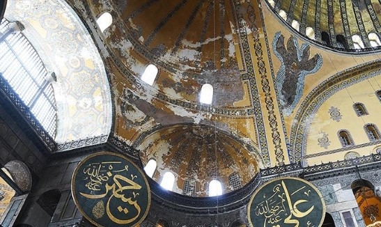 Ayasofya'daki bayraklı provokasyonda 2 yabancı şüpheli tutuklandı