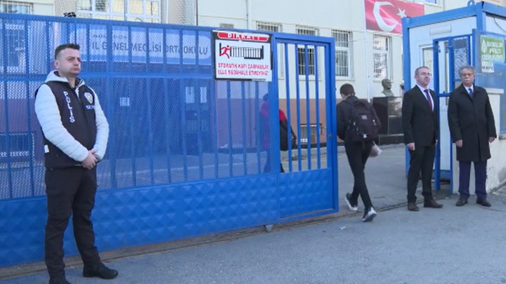 Ülke genelinde okullarda güvenlik tedbirleri artırıldı: Okul önlerinde en az iki emniyet personeli görevlendirildi