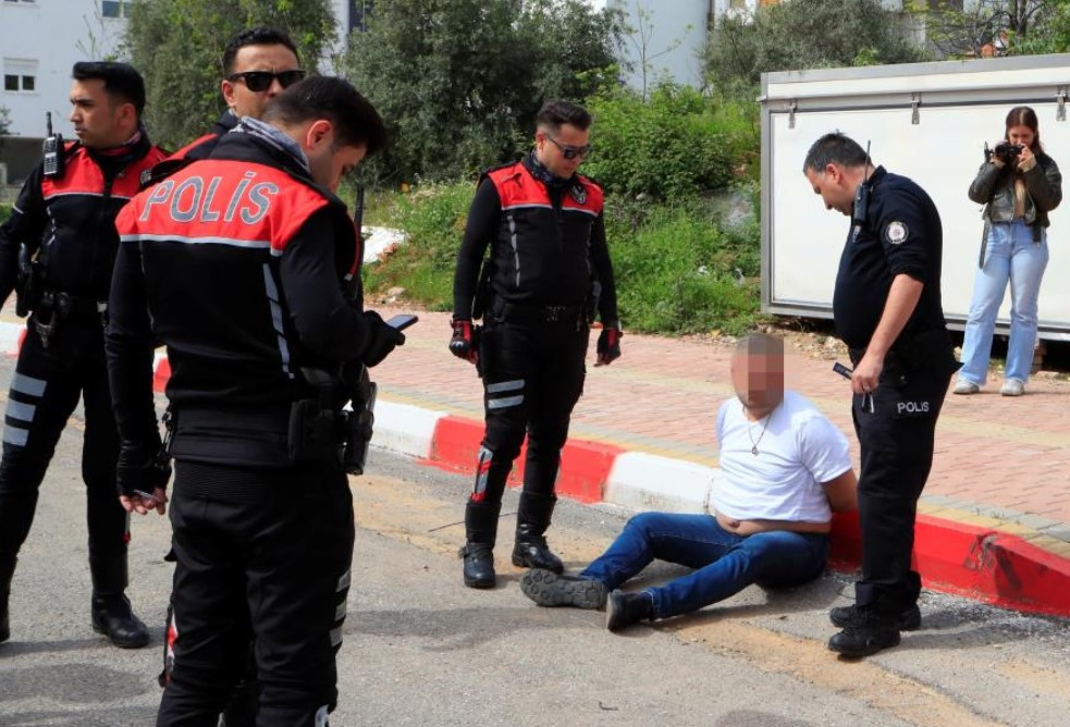 Dut ihtarına uymayan sürücü 15 kilometrelik kovalamaca sonunda yakalandı