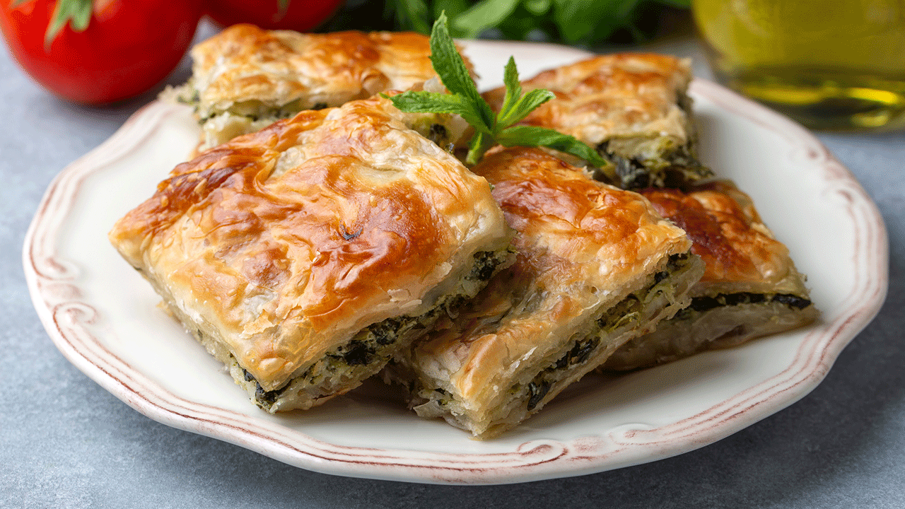 Selanik usulü ıspanaklı börek tarifi