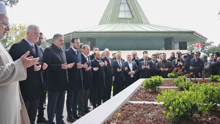 Özal’a 33’üncü yıl anması