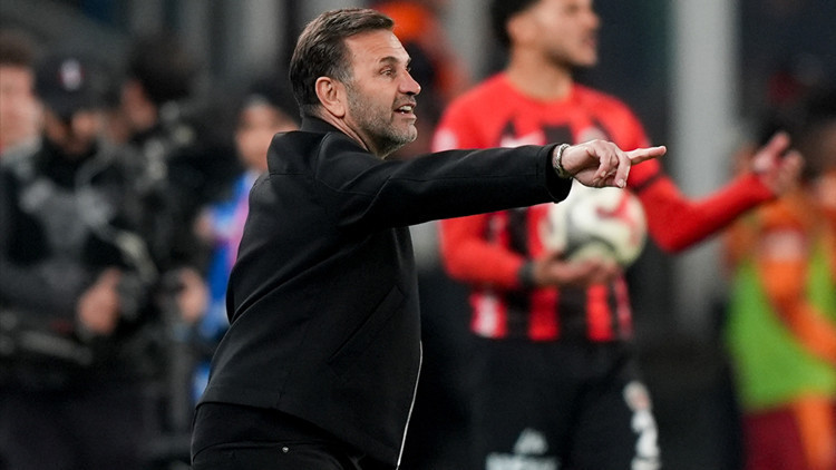 Galatasaray'da Okan Buruk'tan maç sonu sert hakem eleştirisi: 'Kararları anlayamıyorum'