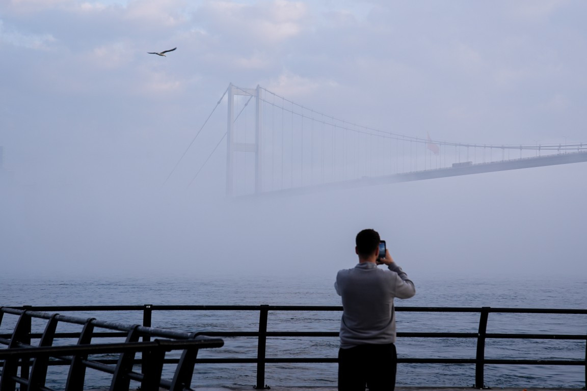 İstanbul'da yoğun sis: İstanbul Boğazı trafiğe kapatıldı