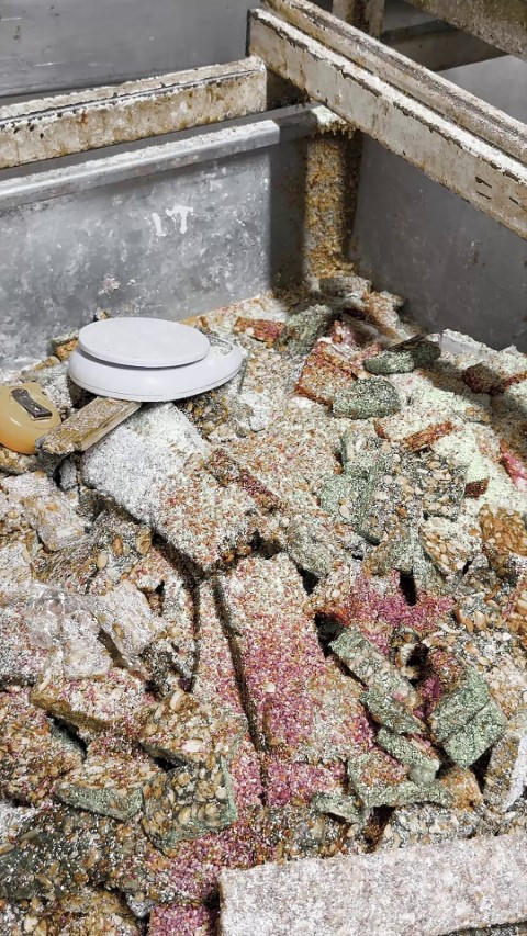 Ekipler tesadüfen fark etti Kötü kokuların geldiği eve girilince mide bulandıran gerçek ortaya çıktı