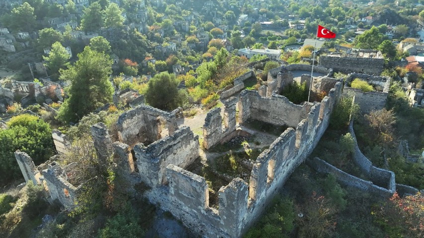 Türkiyenin en güzel yerlerinden biri UNESCOnun sembol ilan ettiği hayalet köy dronla görüntülendi