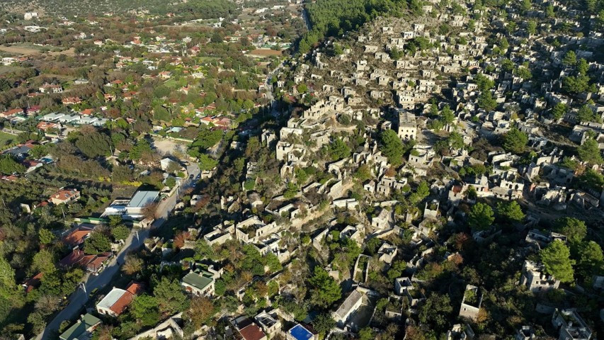 Türkiyenin en güzel yerlerinden biri UNESCOnun sembol ilan ettiği hayalet köy dronla görüntülendi