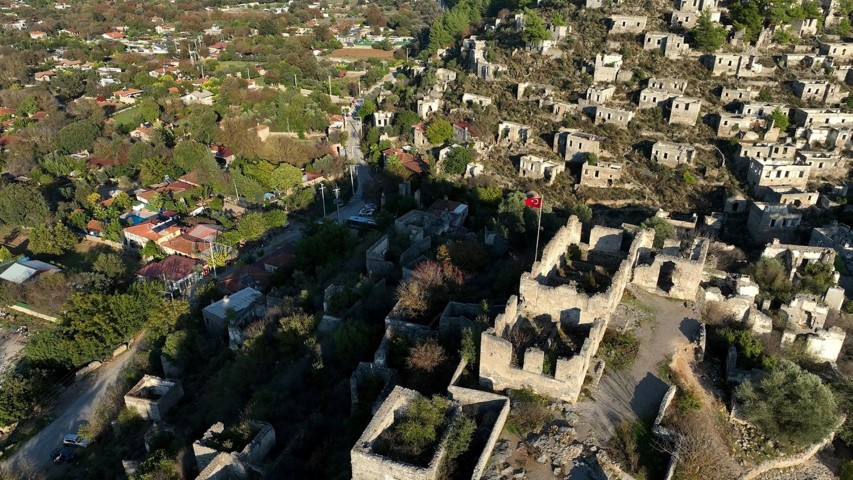 Türkiyenin en güzel yerlerinden biri UNESCOnun sembol ilan ettiği hayalet köy dronla görüntülendi