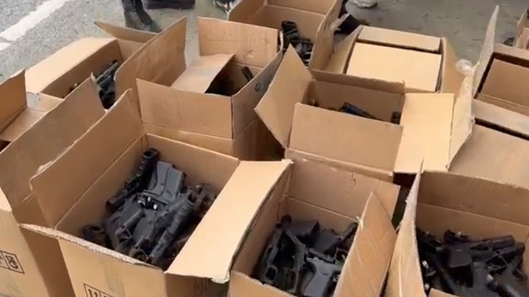 İstanbul'da durdurulan araçta 1.021 adet silah ele geçirildi