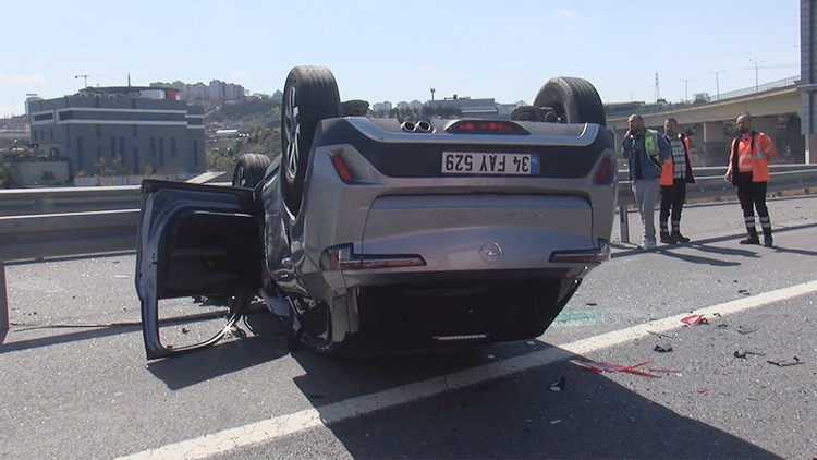 İstanbul'da zincirleme kaza: Yaralılar var