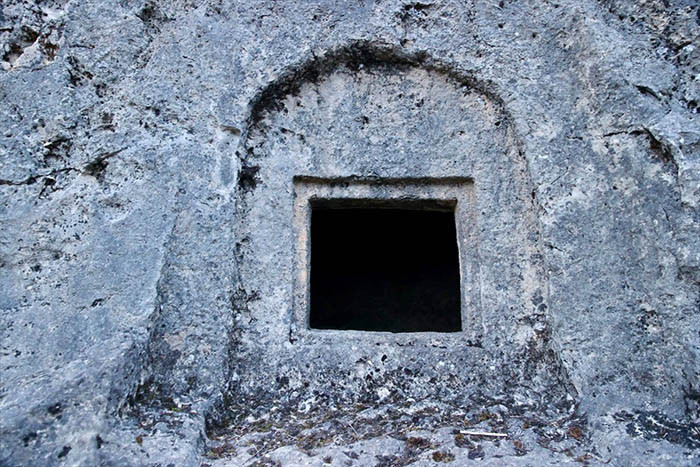 Tarihin izlerini taşıyan miras... Ordunun kaya mezarları ziyaretçilerin ilgisini çekiyor