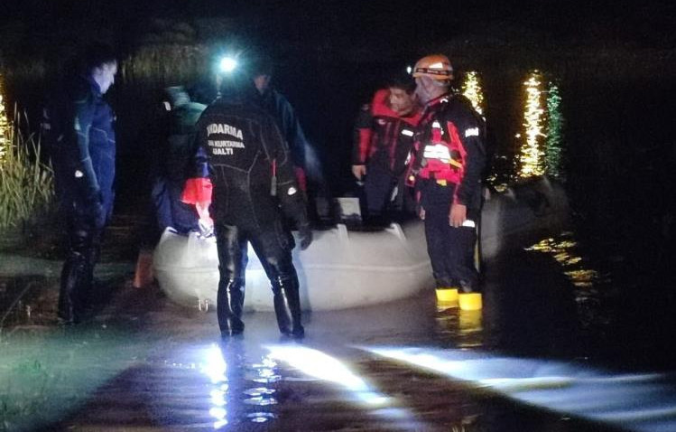 Diyarbakır'da selde mahsur kalan çobanı AFAD ve JAK ekipleri kurtardı