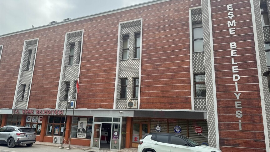 Eşme Belediye Başkanı Tozan ve 2 belediye çalışanı irtikap soruşturmasında tutuklandı