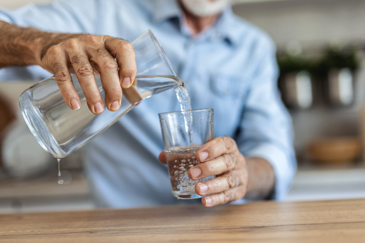 TIBBİ GÖZETİM ALTINDA YAPILAN BİR DETOKS İLE BİREYİN KENDİ KARARIYLA UYGULADIĞI 7 GÜNLÜK SU ORUCU ARASINDAKİ FARKLAR NELERDİR