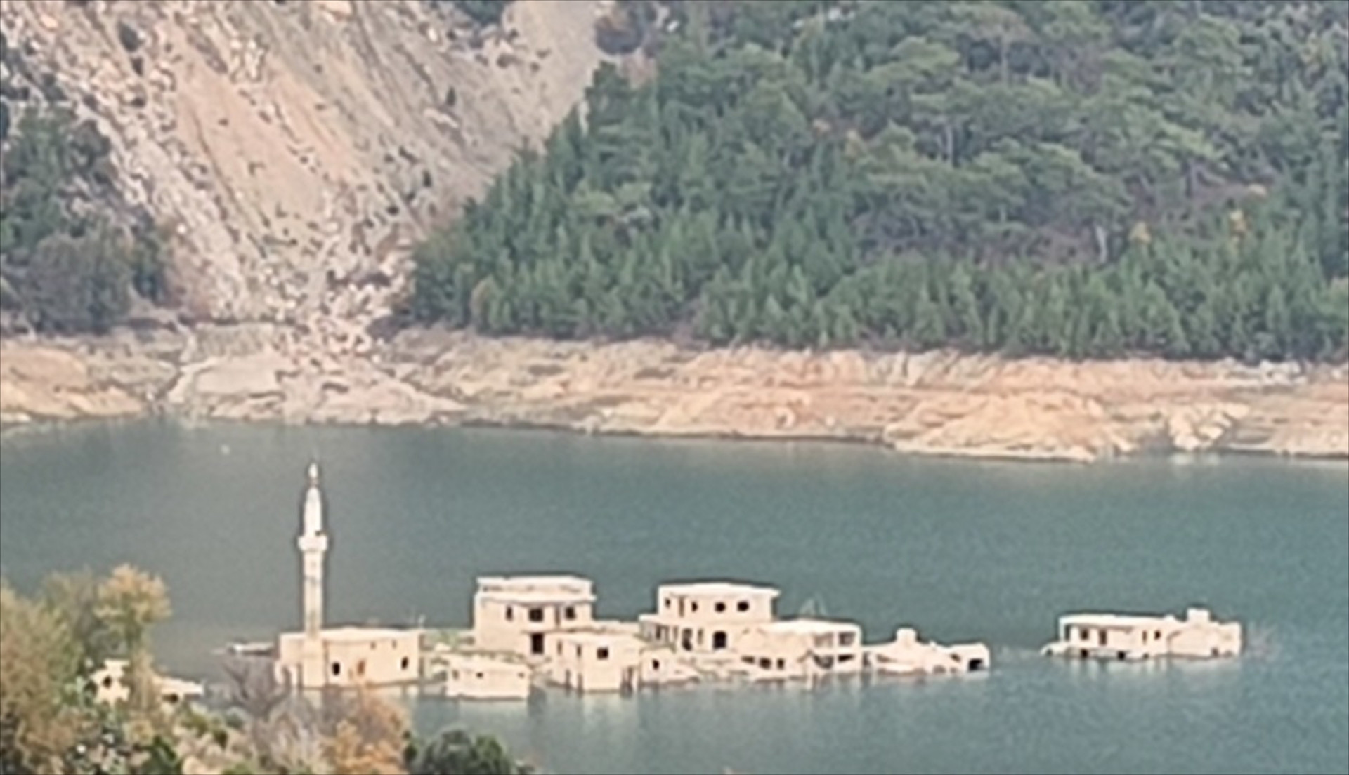 Alaköprü Barajında doluluk oranı yüzde 99a ulaştı Eski mahalleden geriye sadece minare kaldı