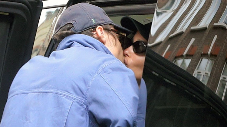 Babasından ‘Kızımı oyalama’ uyarısı geldi, nişan yüzüğü ortaya çıktı… Ünlü çift evlilik yolunda