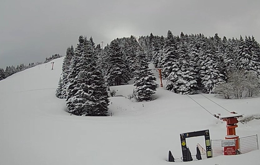 Bahar ayında Uludağ'da kış: Kar kalınlığı 1 metreyi buldu