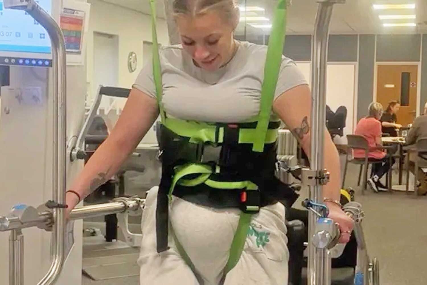 Sıradan bir sırt ağrısı sandı, hayatı kabusa döndü! 19 yaşındaki genç kadın göğsünden aşağı felç kaldı