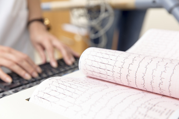 Sıradan bir sırt ağrısı sandı, hayatı kabusa döndü 19 yaşındaki genç kadın göğsünden aşağı felç kaldı