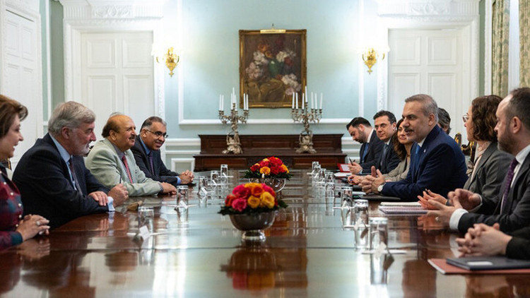 Dışişleri Bakanı Fidan, İngiltere'de Lordlar Kamarası ve Avam Kamarası üyeleriyle görüştü