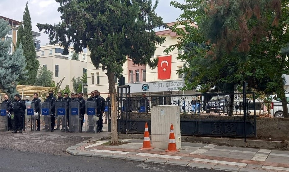 Şanlıurfa'da Halfeti Belediyesi'nde 'yolsuzluk' operasyonu: Eski başkan dahil 49 gözaltı