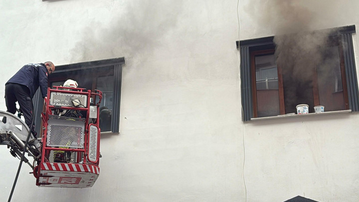 Manisa'da evini ateşe veren kişi gözaltına alınmıştı! Nezarethanede rahatsızlandı, kaldırıldığı hastanede hayatını kaybetti