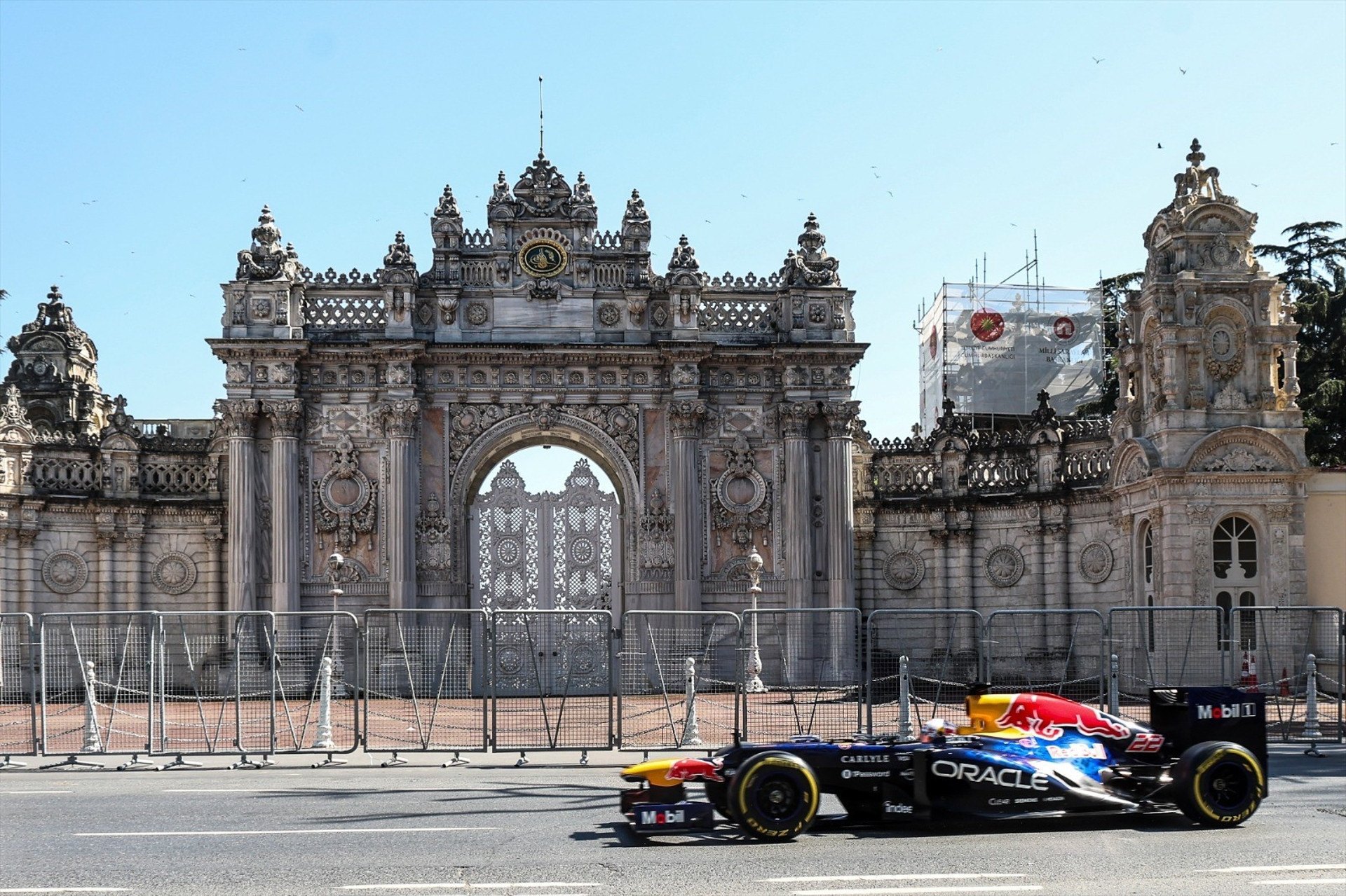 Formula 1 aracı İstanbul sokaklarında: 'Bir anda geçti, neye uğradığımı şaşırdım'