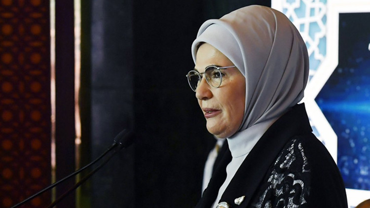 Emine Erdoğan, TOGEM-DER'in geleneksel Cemre Çarşısının açılışına katıldı