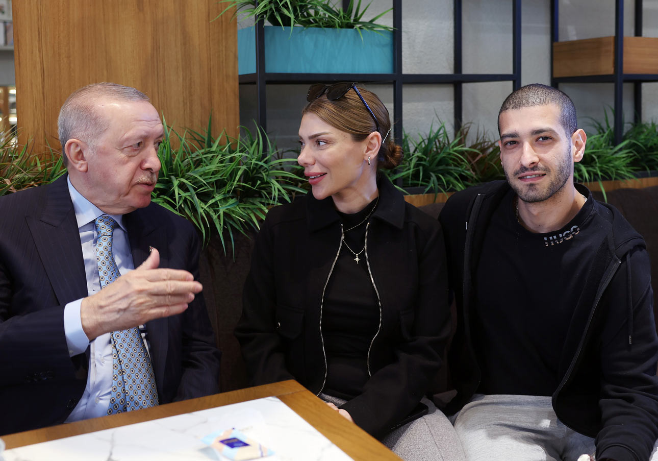 Cumhurbaşkanı Erdoğan, Beyoğlu'nda vatandaşlarla sohbet etti