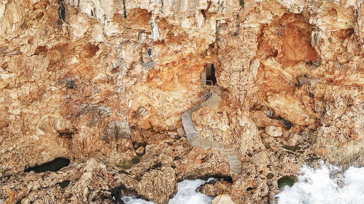 Falezlere 40 sene önce inşa edilmiş... Barakalar yıkılacak!