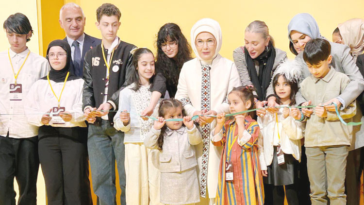 Emine Erdoğan: Çocukları bizden kahramanlarla tanıştıralım