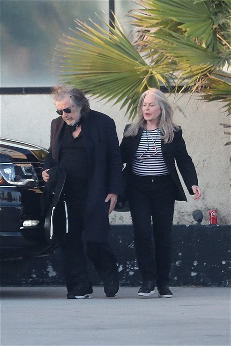 Genç sevgilisinden bir oğlu oldu ama doğum gününü 20 yıl önce ayrıldığı aşkıyla kutladı