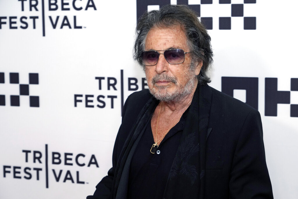 Genç sevgilisinden bir oğlu oldu ama doğum gününü 20 yıl önce ayrıldığı aşkıyla kutladı