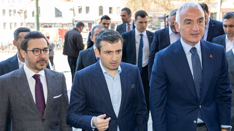 KÜME, Karaköy Palas’ta 'Mümkün' temasıyla ArtıKÜME 2025 ve ODAK sergilerini tanıttı