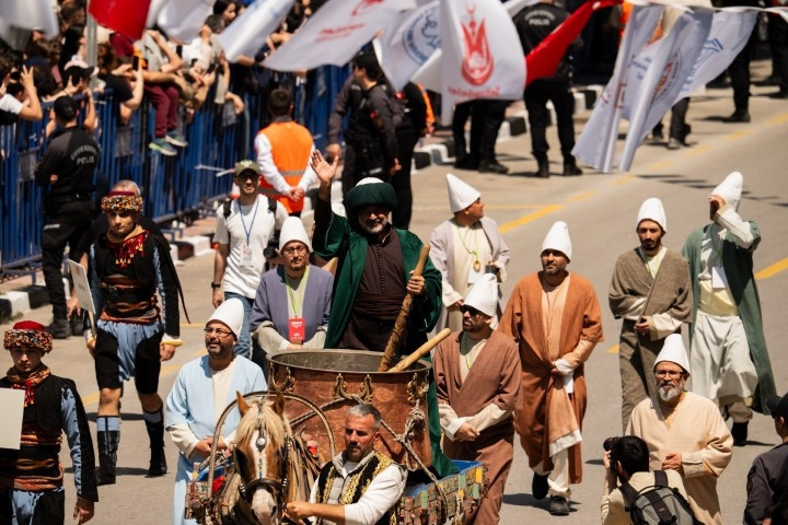 Dünyadaki ender etkinliklerden biri | Binlerce vatandaş toplandı, tam 10 ton dağıtıldı