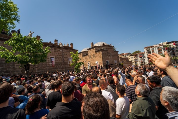 Dünyadaki ender etkinliklerden biri | Binlerce vatandaş toplandı, tam 10 ton dağıtıldı