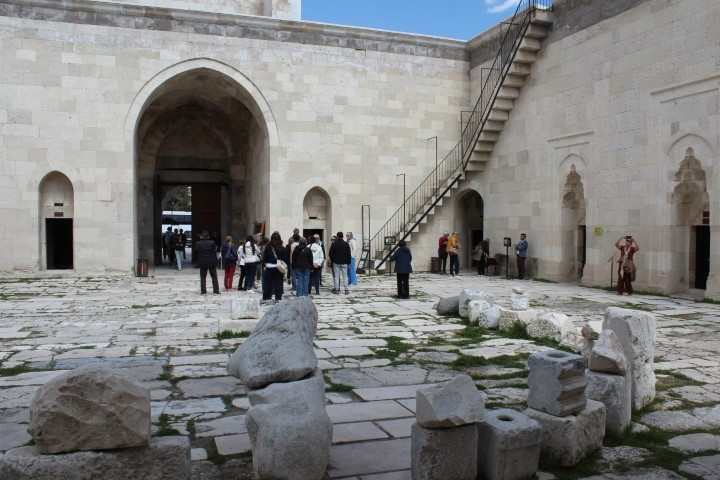  Türk dizilerinden etkilenip geliyorlar Adımını atan saatlerce çıkamıyor