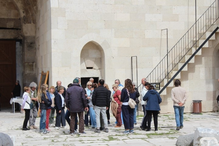  Türk dizilerinden etkilenip geliyorlar Adımını atan saatlerce çıkamıyor