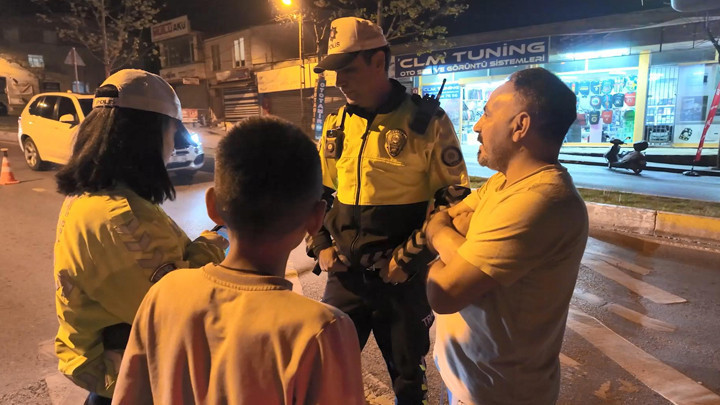 İstanbul'da 13 yaşındaki çocuk araç kullanırken yakalandı! Otomobilin sahibine 40 bin lira ceza kesildi