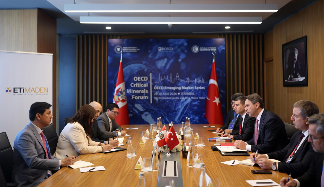 Bakan Bayraktar, Kırgızistan ve Perulu bakanlar ile görüştü